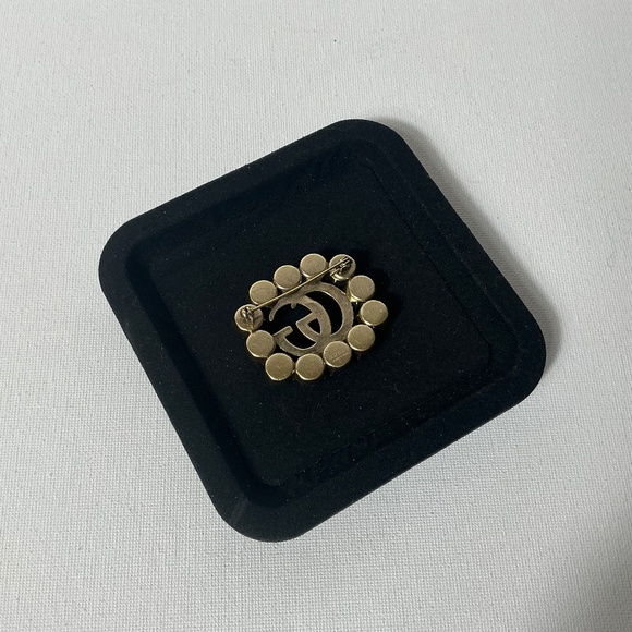 Gucci Gold Vintage GG Brooch - Picture 3 of 3
